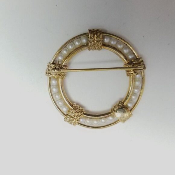Vintage 12k Yellow Gold FIlled and Faux Pearl Circle Brooch, Retro Estate - Picture 4 of 6